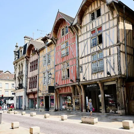 Le Petit Pithou - Equipe Au Coeur De La 5 Troyes